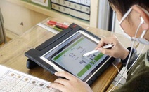 Nhật Bản thông qua dự luật chính thức hóa sách giáo khoa điện tử