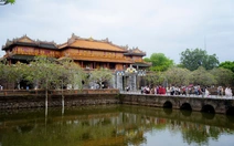 Xứ sở mộng mơ Huế cũng tưng bừng du khách, thêm điểm nhấn mới là cầu Thuận An