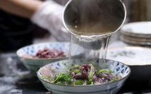 Tuổi Trẻ làm được Ngày của phở ở châu Á mà chúng tôi không làm được một tuần lễ phở ở châu Âu?