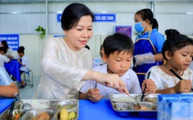 'Bữa ăn dinh dưỡng học đường' vun đắp đường đến trường cho học sinh vùng khó