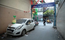 Cẩu ô tô đậu cản trở giao thông nhiều tháng trong hẻm đường Điện Biên Phủ, TP.HCM