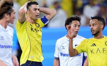 Ronaldo ngậm ngùi nhìn Chủ tịch VFF trao Cúp cho Gamba Osaka