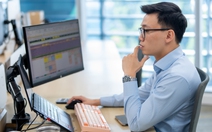 Chứng khoán tuần mới: VN-Index liên tiếp lập đỉnh, vì sao chuyên gia vẫn khuyên thận trọng?