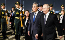 Ông Putin đến Trung Quốc, Ngoại trưởng Vương Nghị ra sân bay đón
