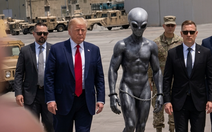 Ông Trump đăng ảnh 'bắt sống người ngoài hành tinh'