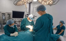 Cứu sống công nhân té giàn giáo thủng cơ hoành, rách gan