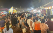 Biển người vây kín công viên biển Đà Nẵng thưởng thức ẩm thực Food Tour