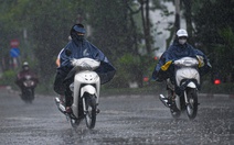 Chiều tối mai, miền Bắc và Hà Nội có thể có mưa rào và dông, chấm dứt nắng nóng 40 độ C