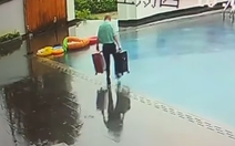 Ông chú ướt sũng vì chiếc hồ bơi bỗng dưng xuất hiện