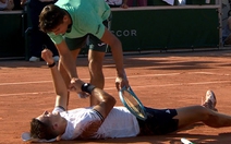 Sao trẻ Roland Garros 'gục ngã' vì nắng nóng khắc nghiệt