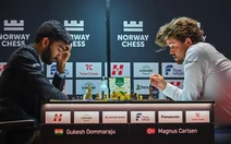 Carlsen đánh bại 'Vua cờ' Gukesh tại Giải cờ vua Na Uy