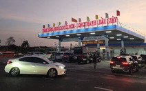 Kẹt xe trên cao tốc TP.HCM - Long Thành, tài xế thấp thỏm vì gần hết xăng mà cây xăng không bán