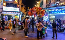 Hà Nội tính cho một số tuyến phố kinh doanh xuyên đêm để gia tăng mức chi tiêu của du khách