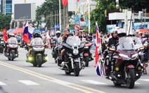 Du khách reo hò cổ vũ cả ngàn mô tô diễu hành trên cung đường biển Nha Trang