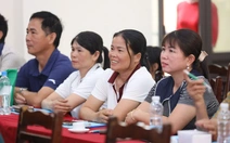 Nông dân hào hứng mang 'giỏ kỹ thuật' về nhà chăn nuôi