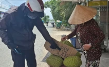 Sầu riêng tràn xuống đường: Sự thật đằng sau bảng giá '20k/kg'