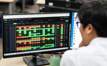 Chứng khoán 8-5: VN-Index lập đỉnh mới nhưng danh mục vẫn lỗ, hướng đi nào cho nhà đầu tư?