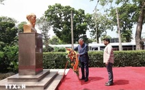 Tổng Bí thư, Chủ tịch nước Tô Lâm cùng Tổng thống Sri Lanka dâng hoa tại tượng Chủ tịch Hồ Chí Minh