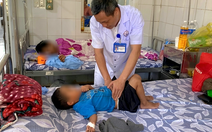 Phát hiện 2 loại vi khuẩn gây ngộ độc trong mẫu bánh mì khiến 64 người nhập viện