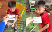 Bé trai nổi quạu vì bị vận đen đeo bám