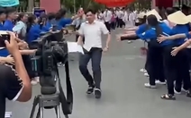 Pha ăn mừng siêu hài của sĩ tử 2k8
