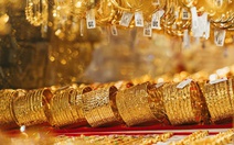 Giá vàng thế giới bất ngờ giảm sâu hơn dự đoán, tương đương 4,8 triệu đồng/lượng