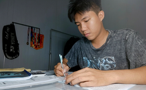 Nhà sạt lở, mẹ ung thư, những cậu trò nghèo Cần Thơ vẫn quyết ôn thi tốt nghiệp