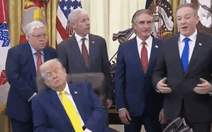 Video ông Trump 'nhắm mắt' trong sự kiện ở Nhà Trắng gây chú ý
