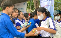 Học bổng, suất ăn 0 đồng, xe đưa đón tiếp sức sĩ tử vùng quê