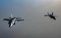 Mỹ bắn hạ 2 drone Iran ở eo biển Hormuz, 'đánh cứ đánh, đàm cứ đàm'
