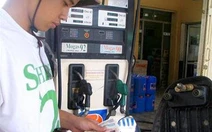 Giá xăng tăng: SV "xài" xe buýt