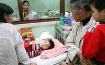 Chăm sóc trẻ bị sốt virus tại nhà