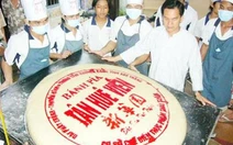 Sóc Trăng: chiếc "bánh pía kỷ lục" nặng 260kg