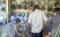 Hà Tĩnh: điện cúp, quạt và đèn tích điện bán chạy