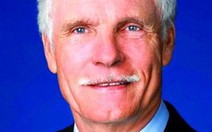 Ted Turner - nhà sáng lập CNN: Ngủ sớm, dậy sớm, làm hết sức mình