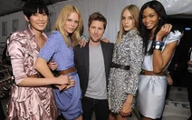 Burberry tổ chức biểu diễn thời trang bằng công nghệ 3D