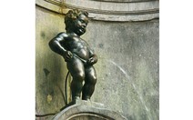 Tượng Manneken Pis "tè" ra sữa vào ngày 1-6