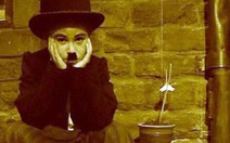 10 tuổi, làm video đóng giả Charlie Chaplin gây quỹ cho trẻ em