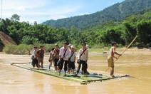 Đến trường bằng bè luồng