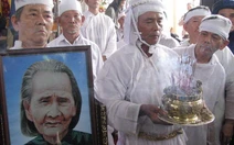Tiễn đưa mẹ Thứ về với đất trời