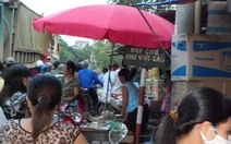 "Chợ cóc" đối đầu xe tải