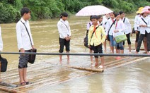 Tròng trành bè mảng qua sông đến trường