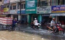 Long Xuyên ngập lũ kéo dài do triều cường cao kỷ lục