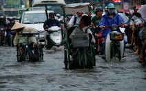 TP.HCM và Cần Thơ lại ngập vì mưa lớn
