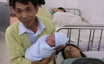 Hai em bé chào đời vào "giờ vàng" 8 số 1