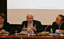 Thượng nghị sĩ John McCain trở lại Việt Nam