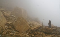 Sạt lở quốc lộ 6, hai người chết