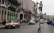 Chạy xe đạp cao 4m ở Havana