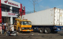 Xe container mất thắng tông chết đại úy công an