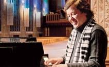 Nghệ sĩ piano Mark Damisch biểu diễn tại Hà Nội